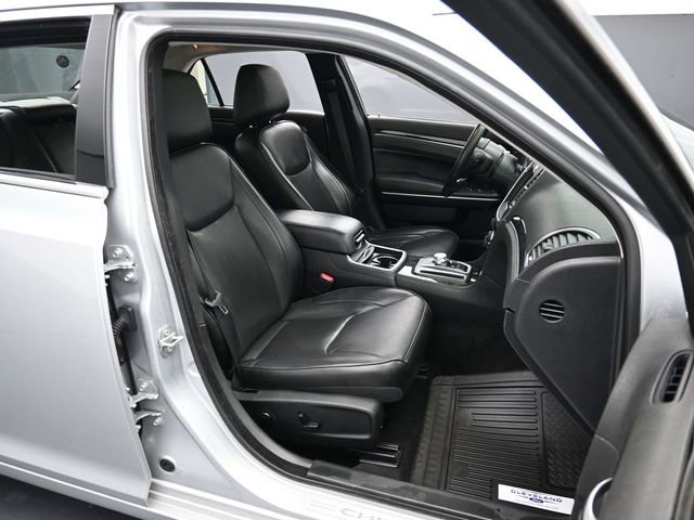 Used 2020 Chrysler 300 Limited image 27