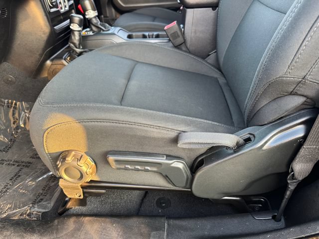 Used 2018 Jeep Wrangler Sport AWD/4WD image 14