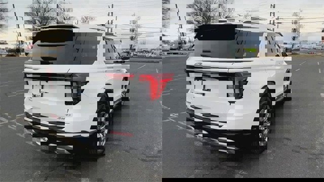 Certified 2025 Ford Explorer Platinum image 6