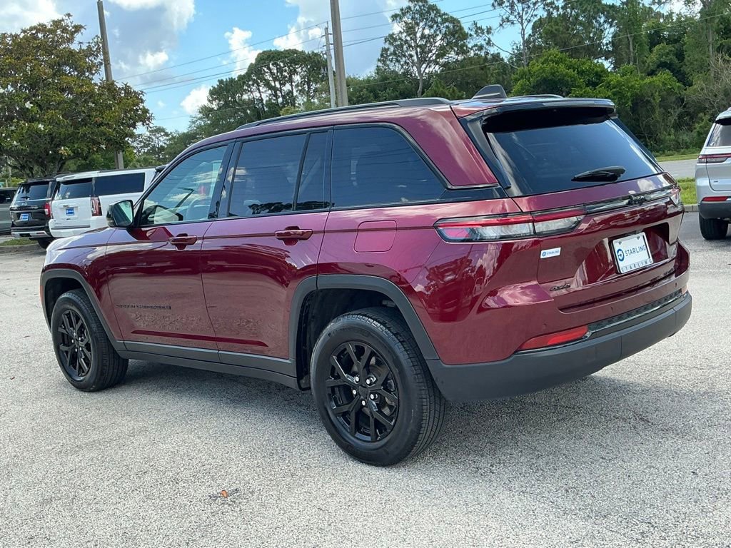 Used 2024 Jeep Grand Cherokee Altitude AWD/4WD image 4