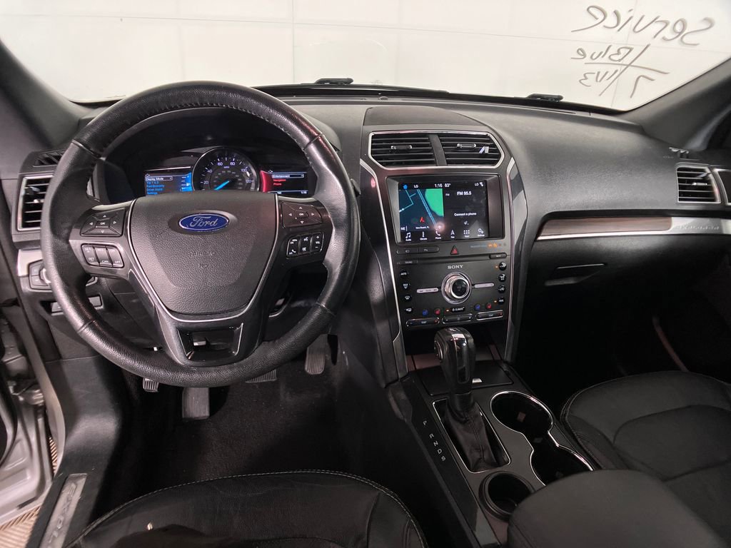 Certified 2019 Ford Explorer Limited w/ Class III Trailer Tow Package image 11