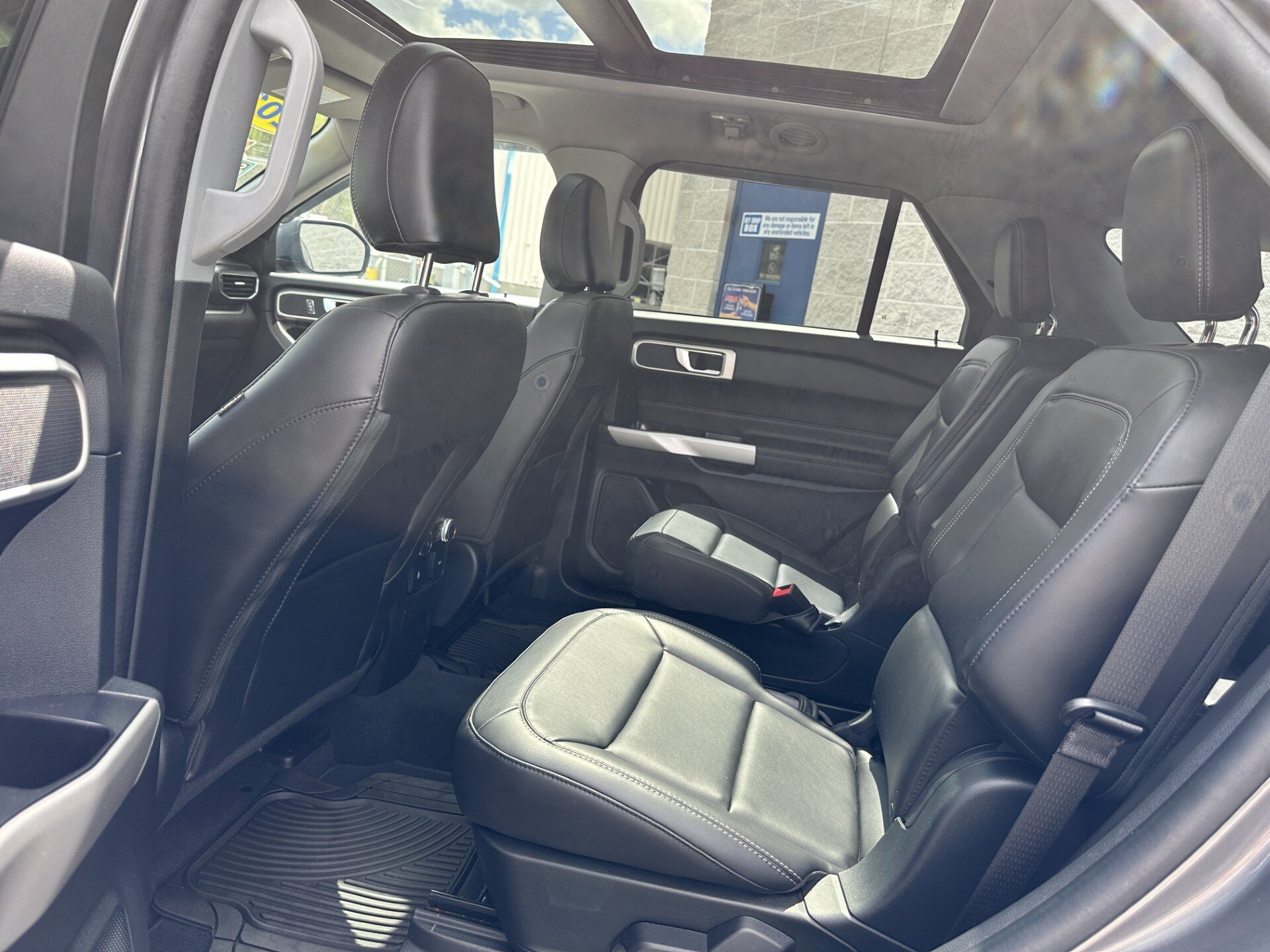 Certified 2022 Ford Explorer XLT w/ Equipment Group 202A AWD/4WD image 10