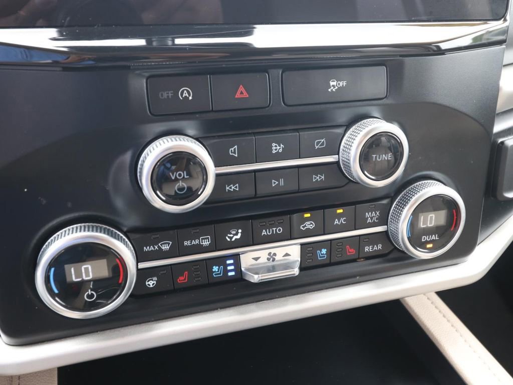 Certified 2024 Ford Expedition XLT image 24