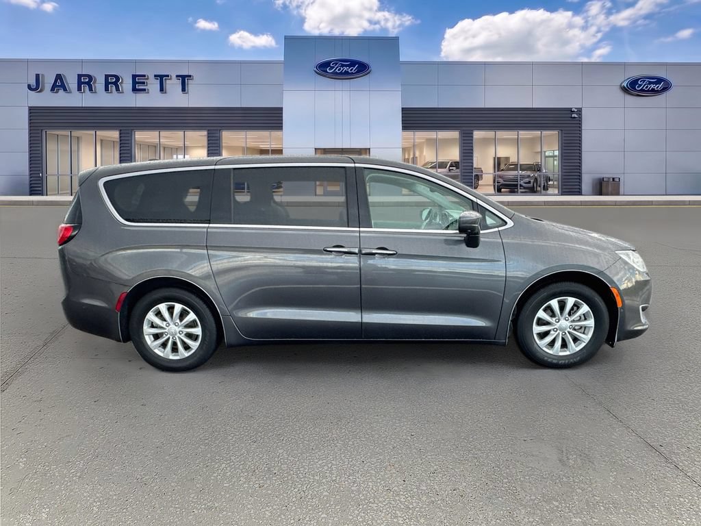 Used 2019 Chrysler Pacifica Touring Plus w/ Advanced Safetytec Group FWD image 8