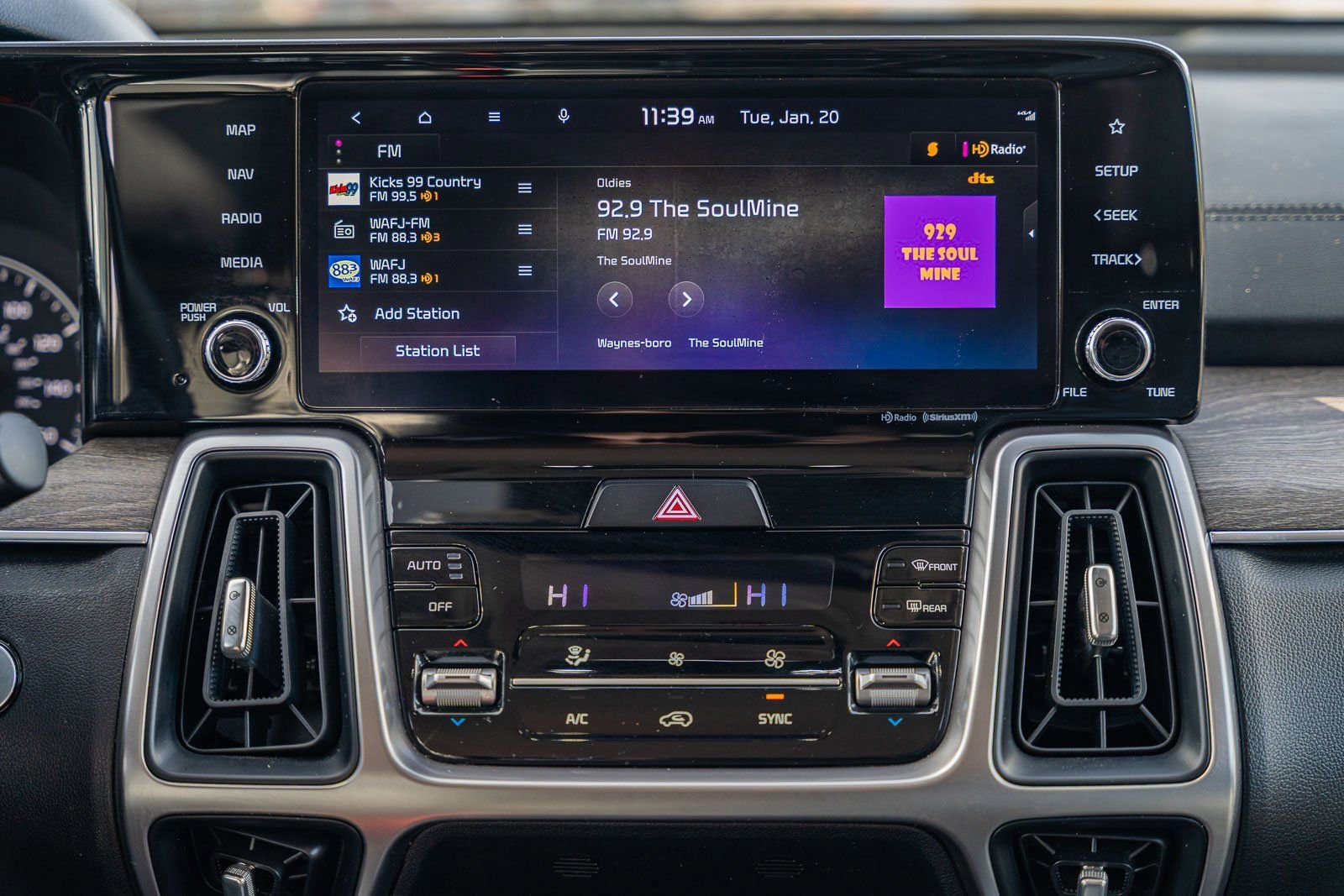 Used 2023 Kia Sorento X-Line EX image 40