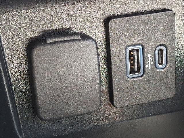 Certified 2022 Ford Explorer XLT w/ Equipment Group 202A image 26