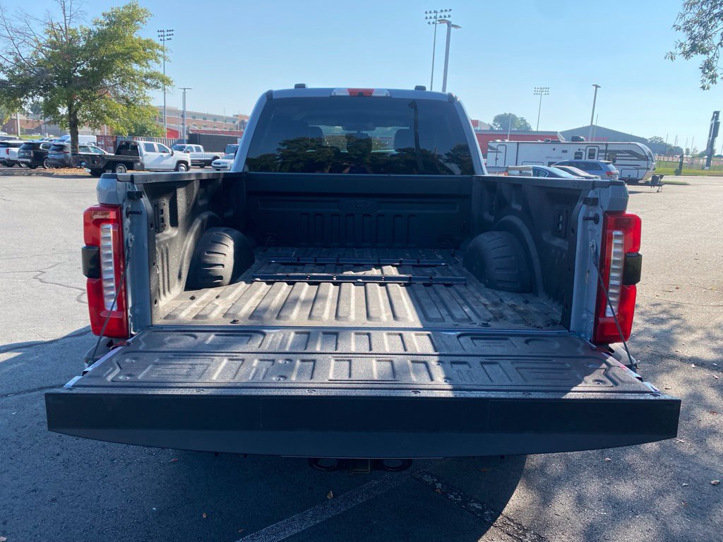 Certified 2025 Ford F250 Lariat w/ Black Appearance Package AWD/4WD image 9