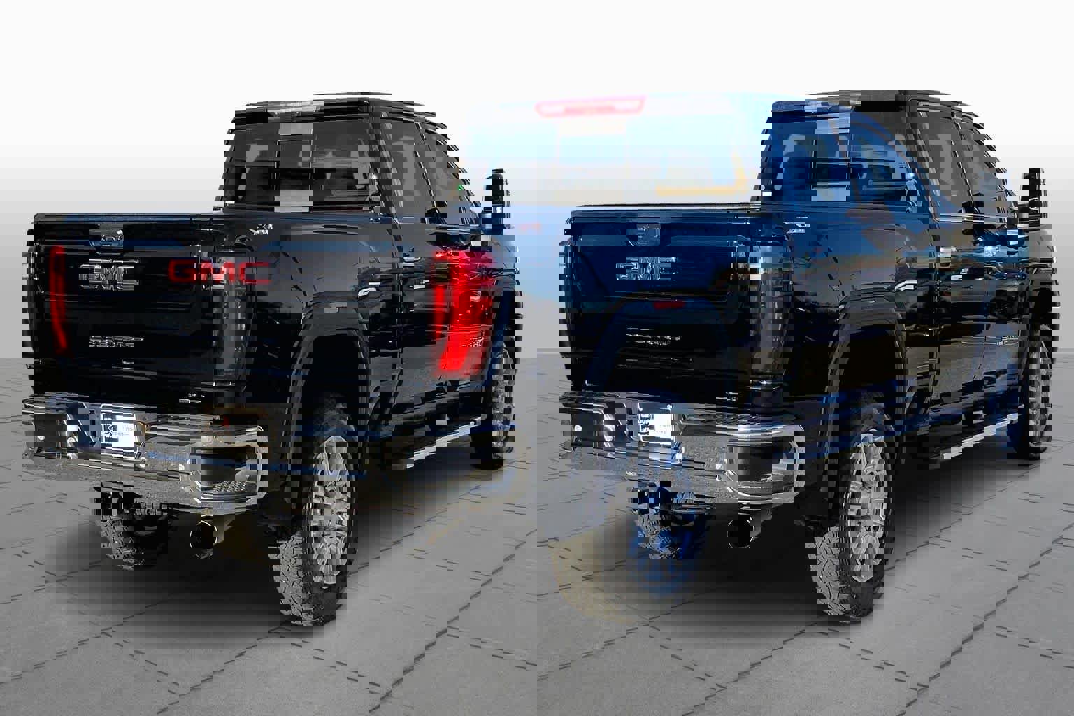 Used 2024 GMC Sierra 2500 SLT w/ SLT Premium Package image 3