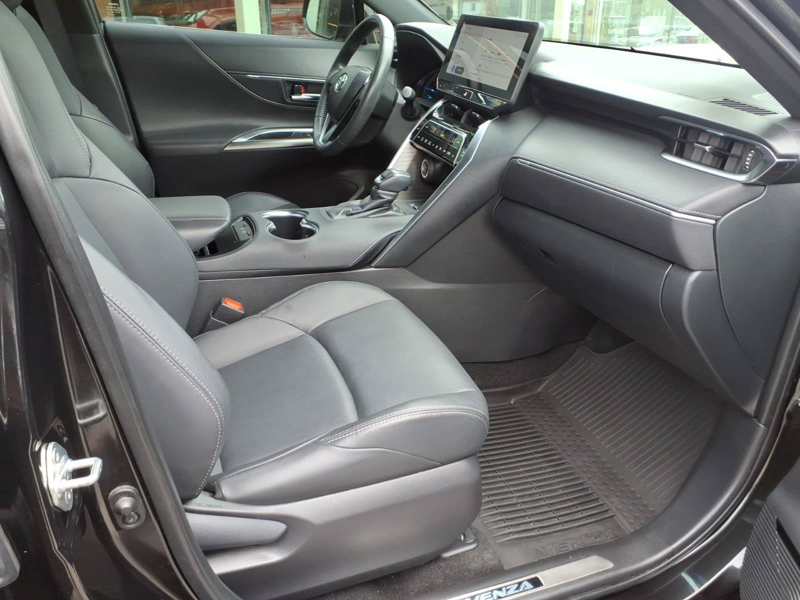 Used 2024 Toyota Venza Nightshade AWD/4WD image 29