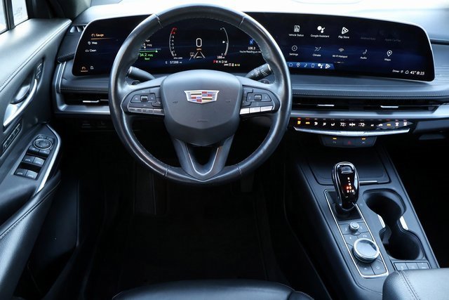 Used 2024 Cadillac XT4 Premium Luxury image 4