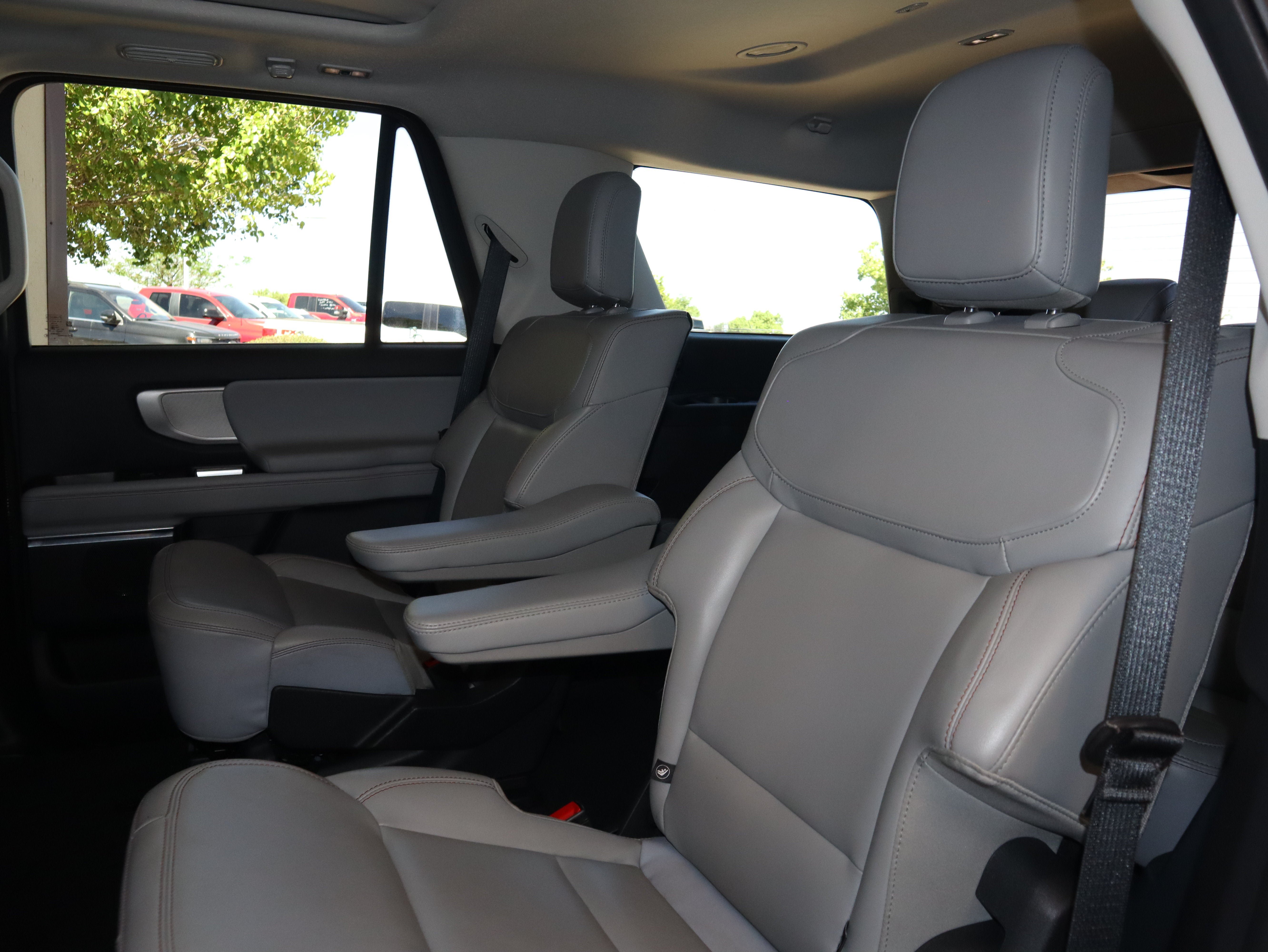 Certified 2025 Ford Expedition Active AWD/4WD image 38