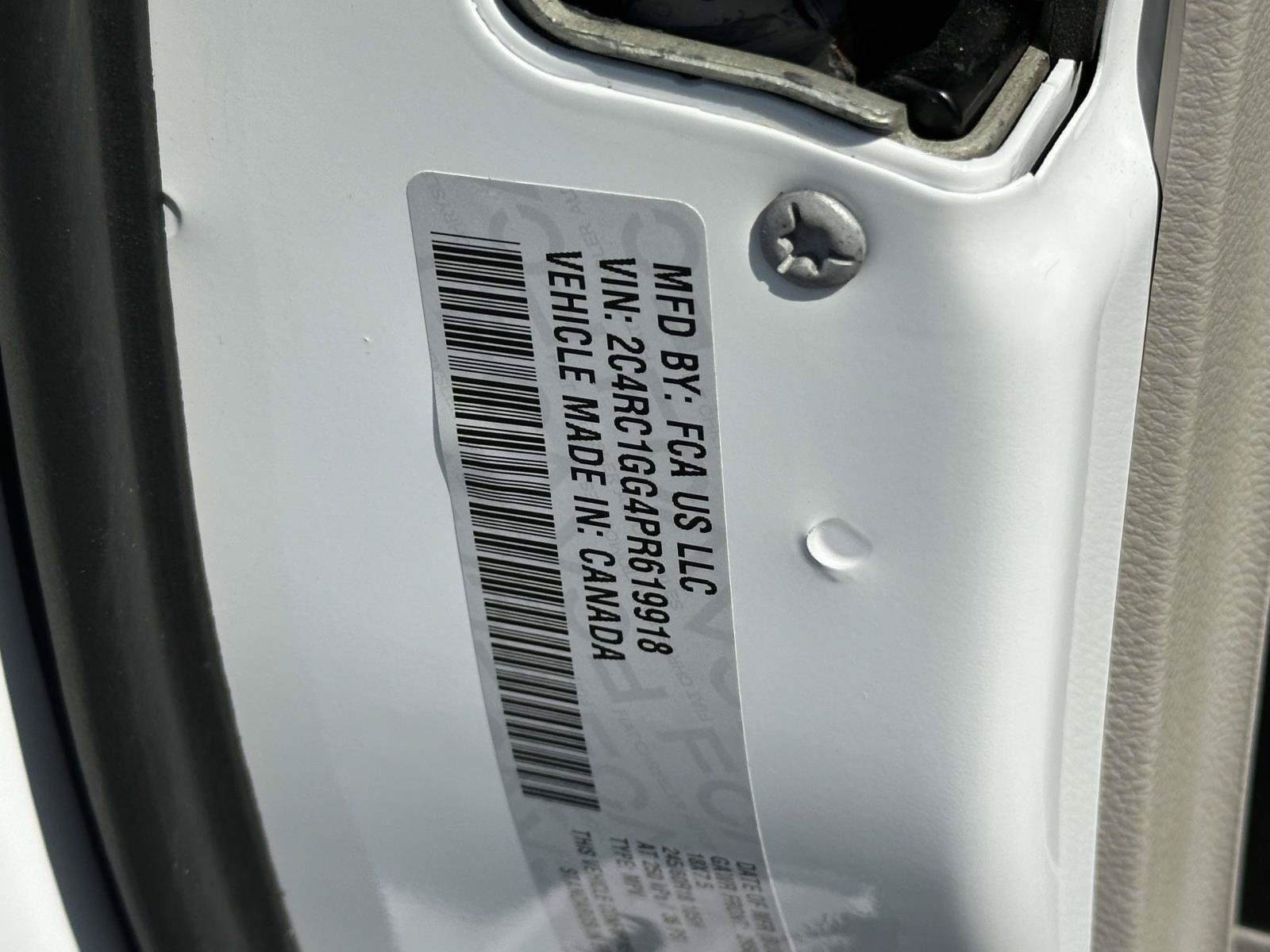 Used 2023 Chrysler Pacifica Limited FWD image 25