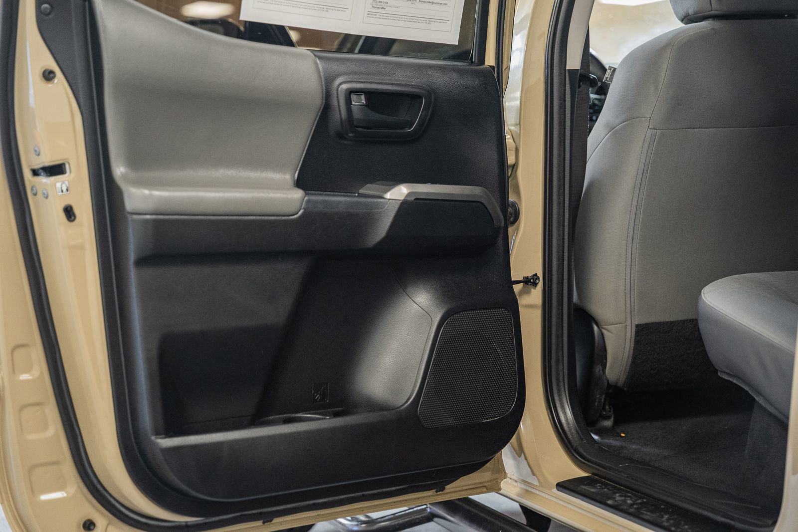 Used 2018 Toyota Tacoma SR5 AWD/4WD image 45