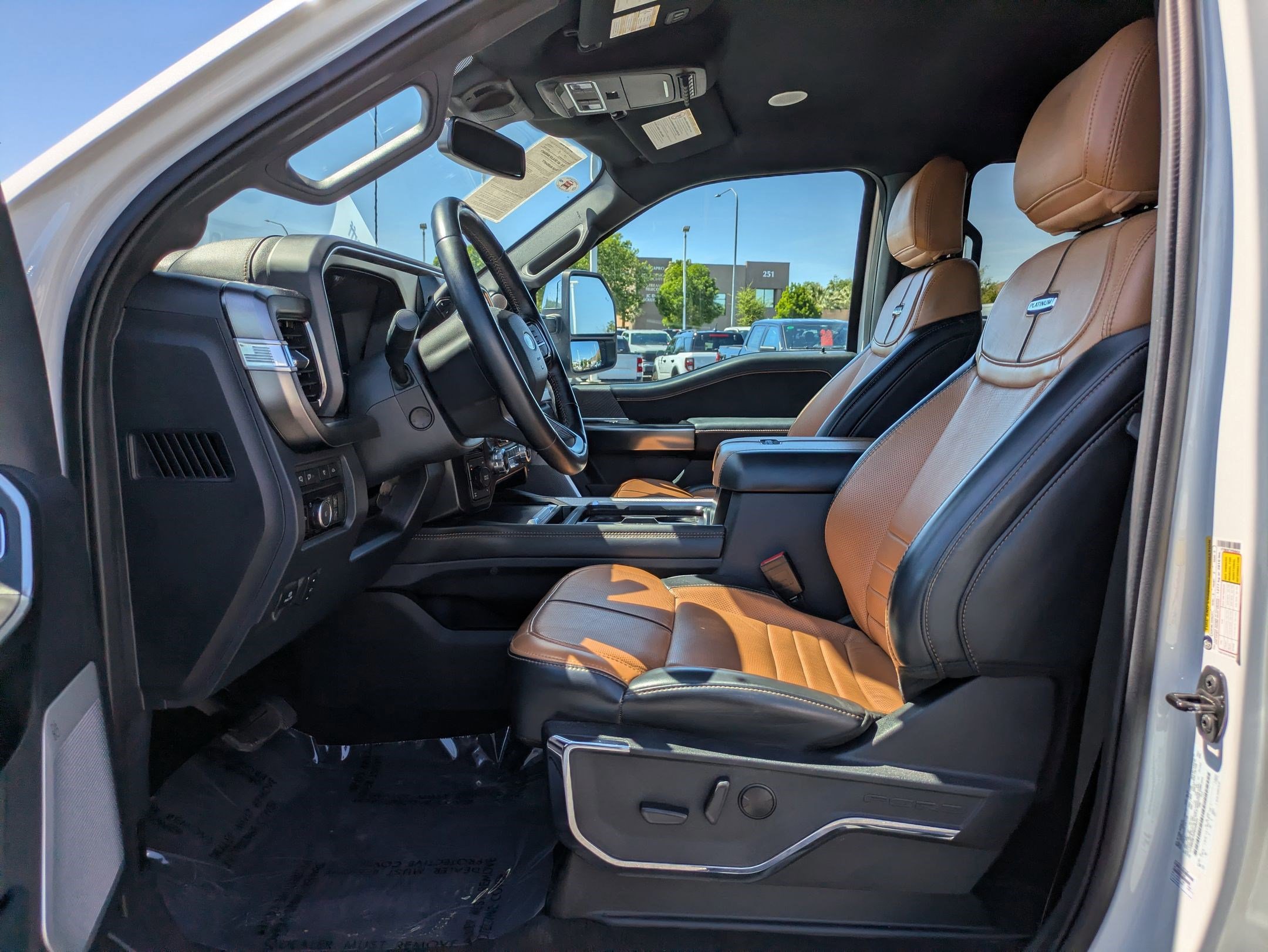 Certified 2023 Ford F250 Platinum w/ FX4 Off-Road Package AWD/4WD image 17