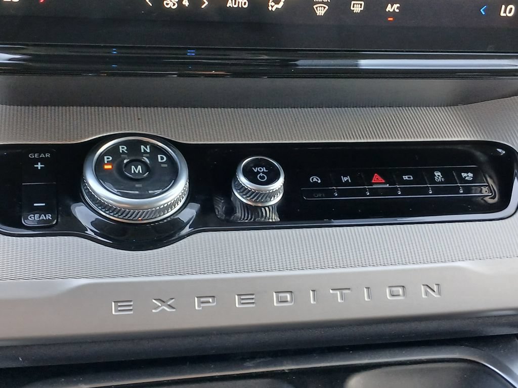 Certified 2025 Ford Expedition Active RWD image 13