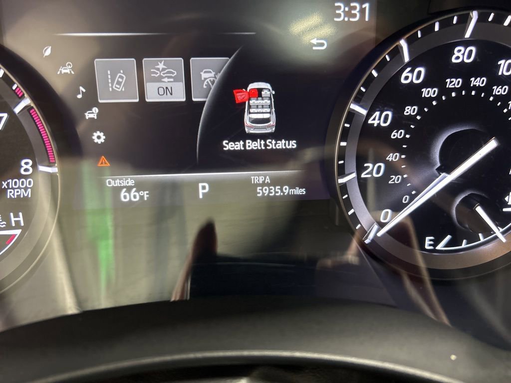 Used 2021 Toyota Highlander XLE AWD/4WD image 18