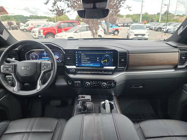 Used 2025 Chevrolet Silverado 1500 High Country w/ Midnight Edition AWD/4WD image 8