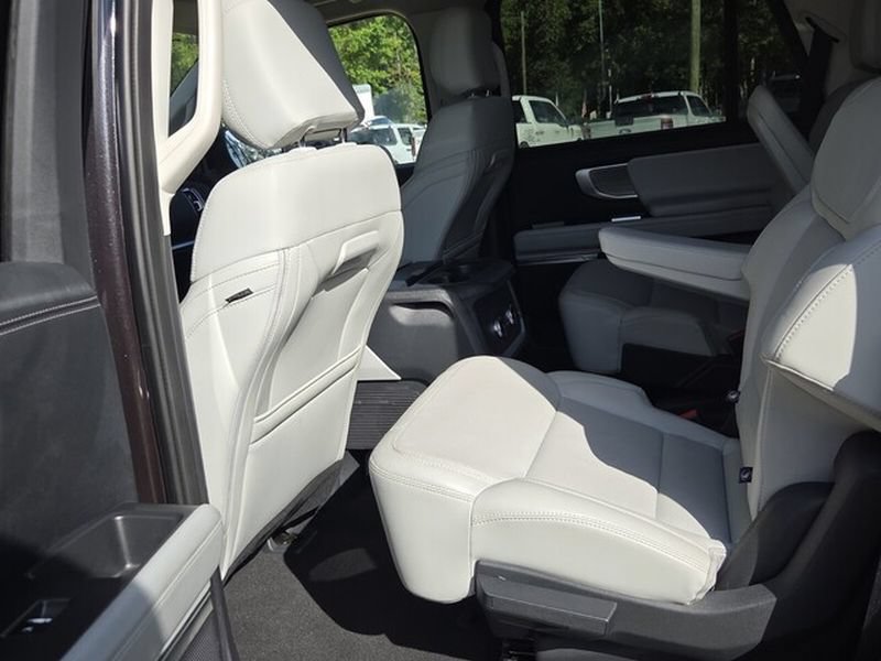 Certified 2025 Ford Expedition Platinum AWD/4WD image 7
