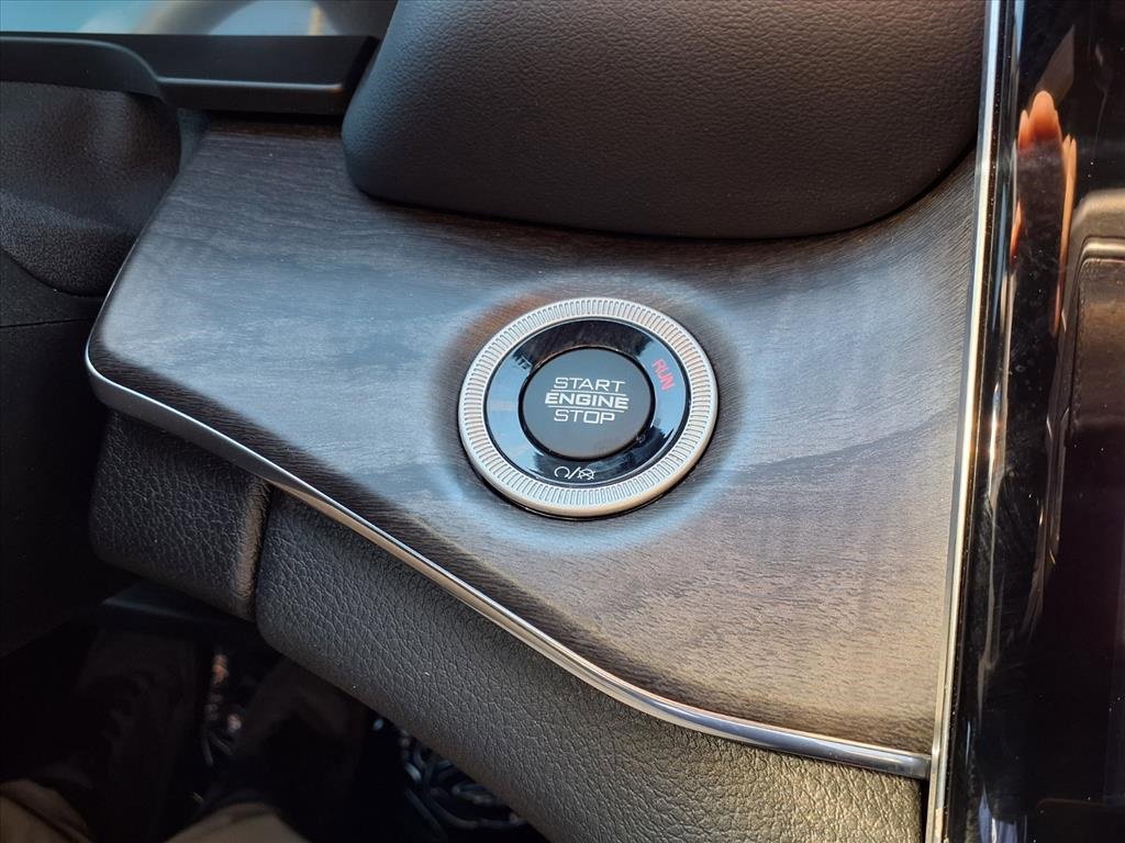 Used 2023 Jeep Grand Cherokee Overland w/ Luxury Tech Group IV image 10