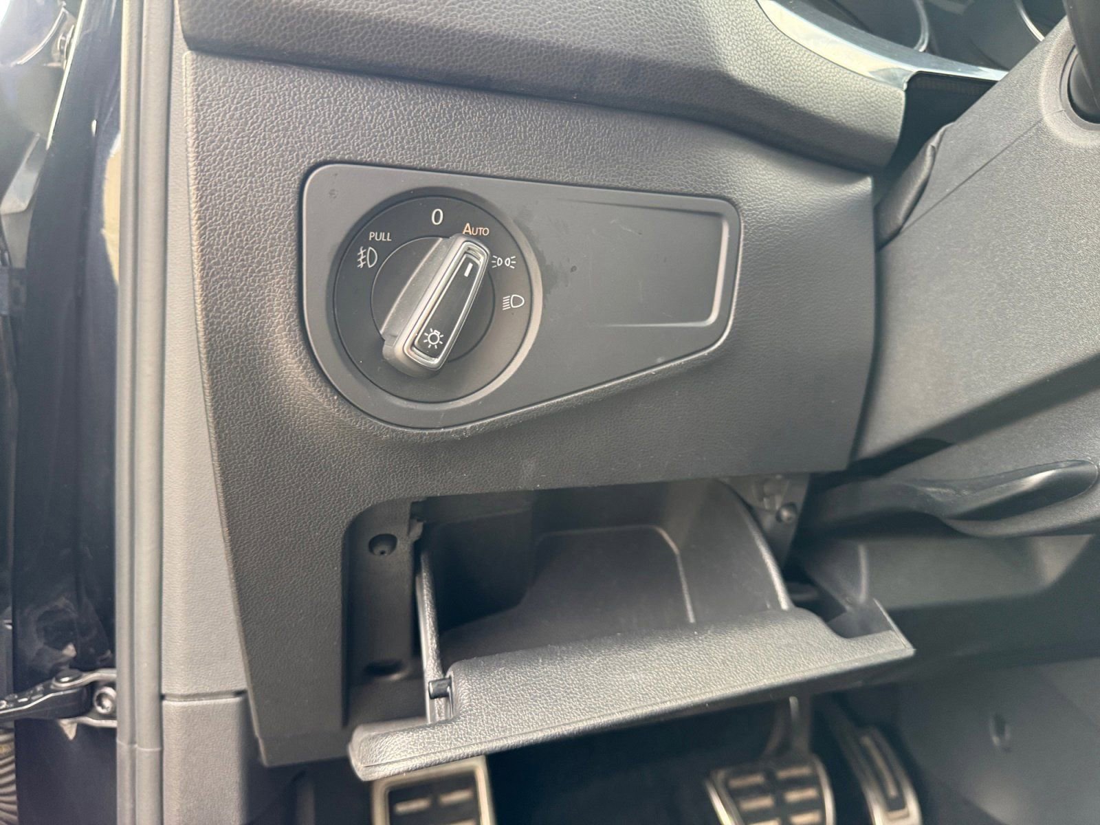 Used 2020 Volkswagen Tiguan SE R-Line image 21