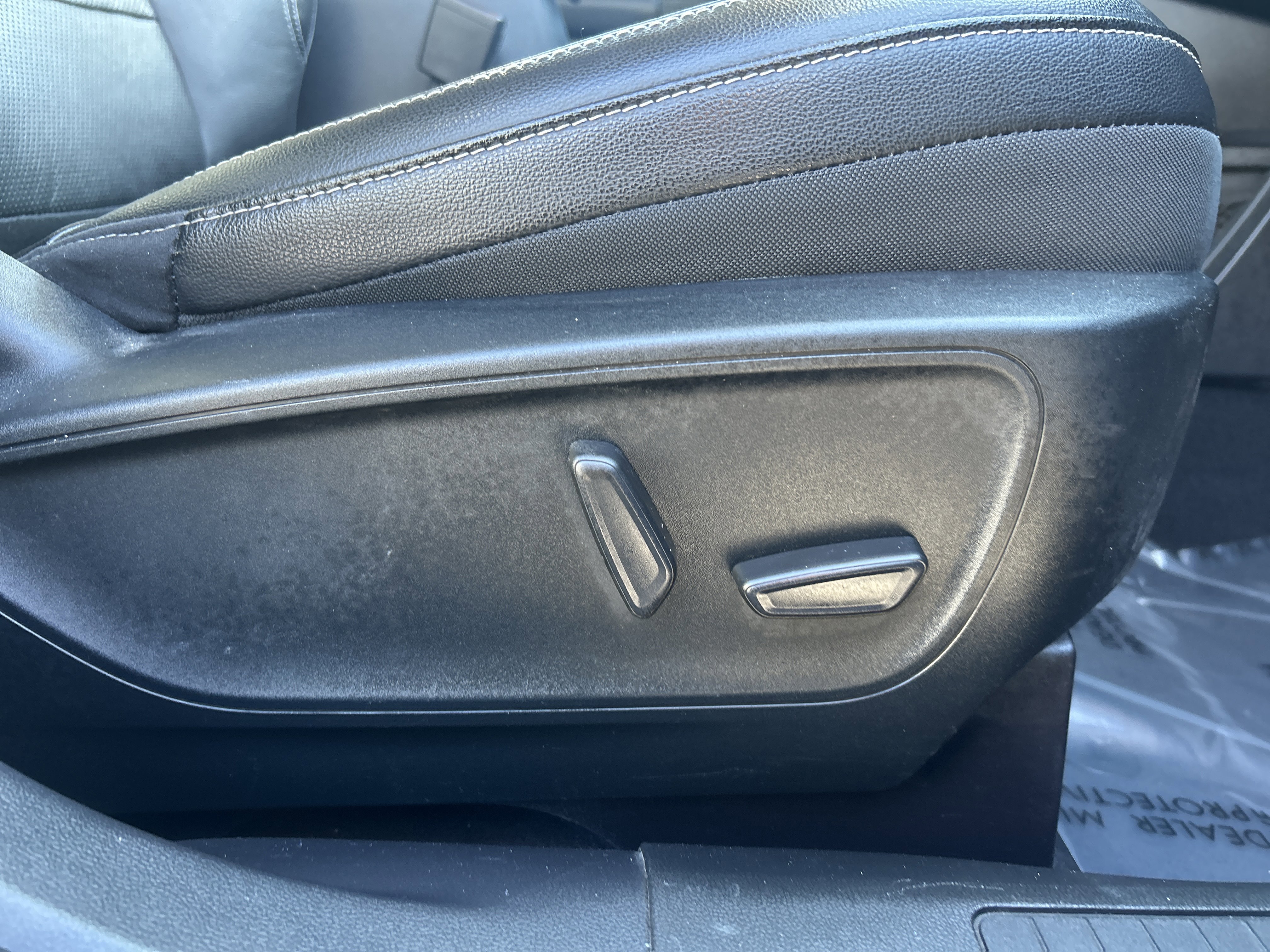 Certified 2020 Ford Escape Titanium w/ Titanium Premium Package 2.0 image 30