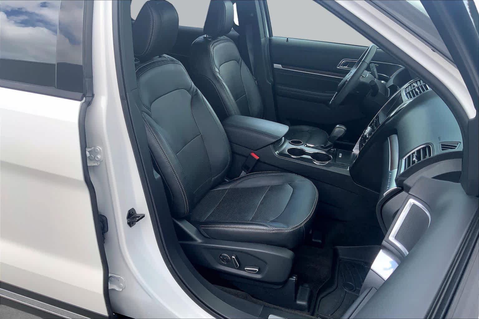 Certified 2018 Ford Explorer Limited w/ Equipment Group 301A FWD image 9