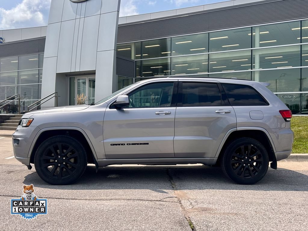 Used 2019 Jeep Grand Cherokee Altitude AWD/4WD image 3