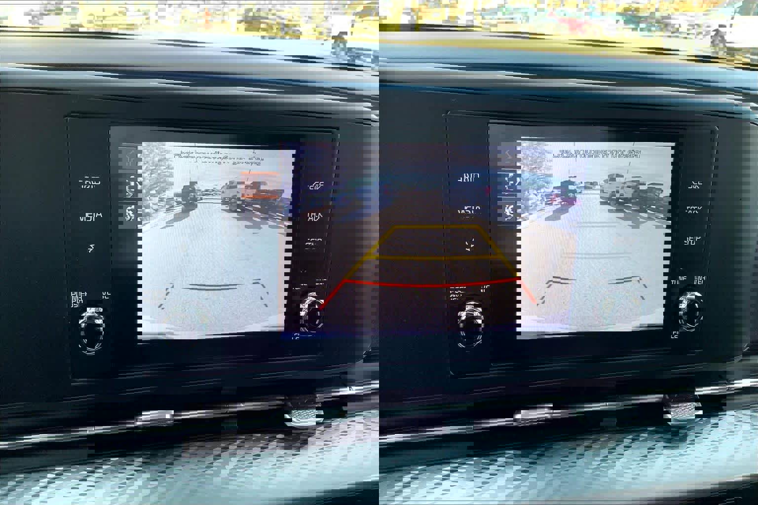 Used 2023 Kia Carnival LX image 25