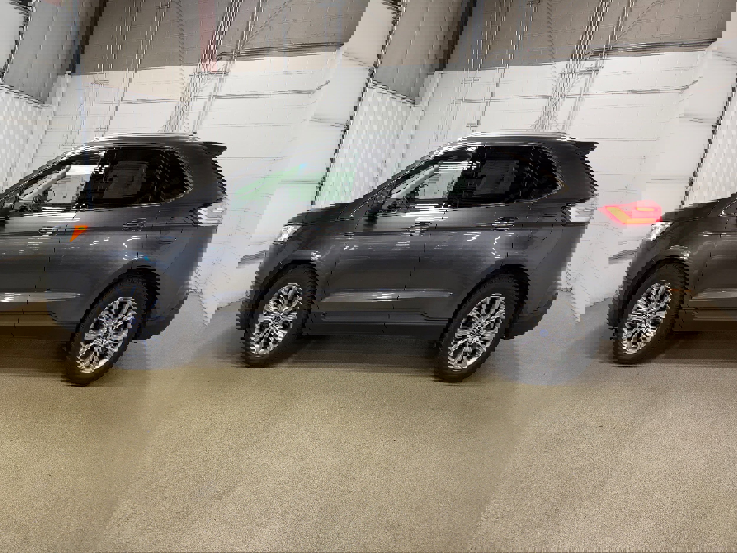 Certified 2019 Ford Edge Titanium w/ Cold Weather Package AWD/4WD image 5