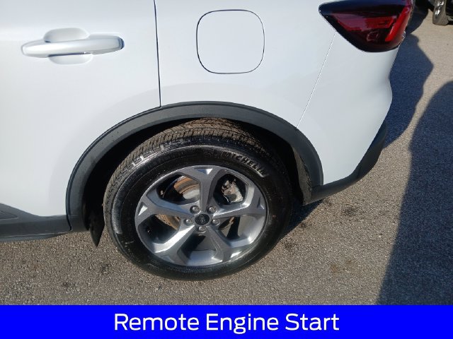 Certified 2025 Ford Escape ST-Line Select AWD/4WD image 5