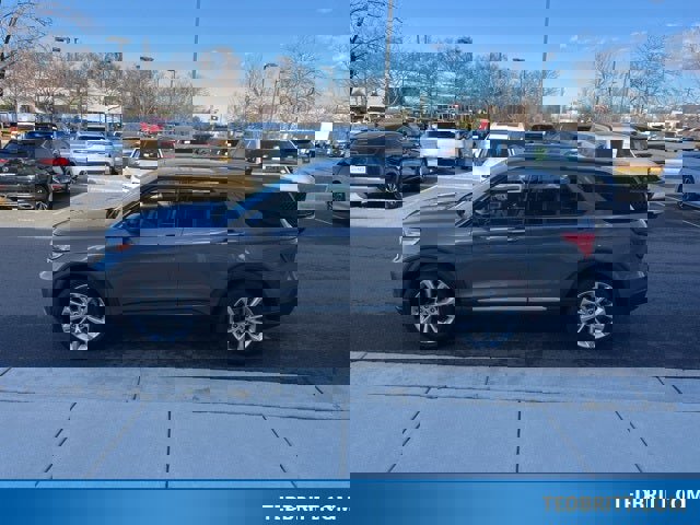 Certified 2022 Ford Explorer Platinum w/ Equipment Group 601A image 4