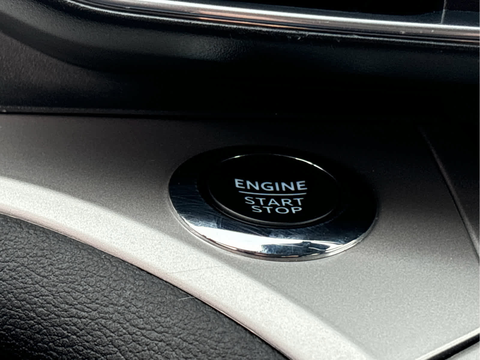 Certified 2022 Ford Explorer XLT w/ Equipment Group 202A image 26