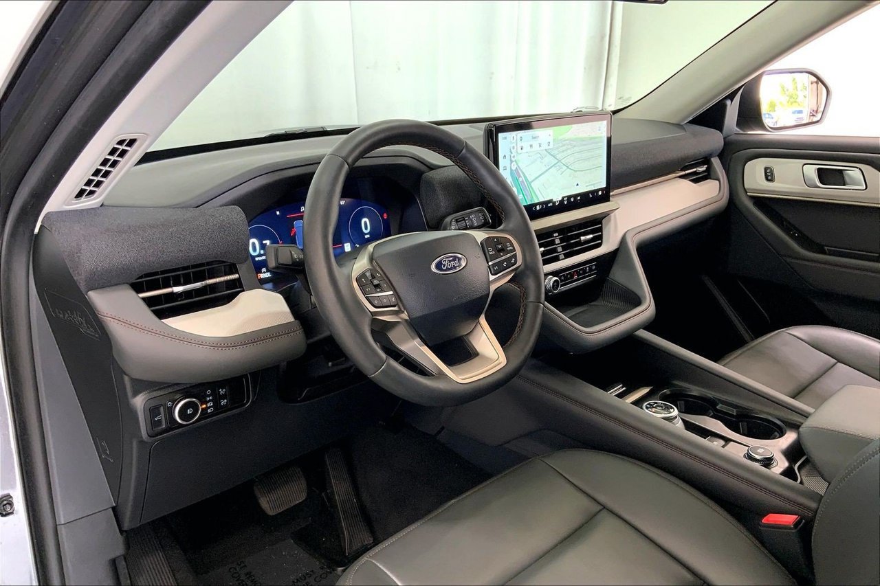 Certified 2025 Ford Explorer Active w/ Active Comfort Package RWD image 14