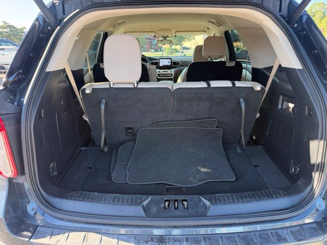 Certified 2022 Ford Explorer XLT w/ Equipment Group 202A RWD image 9