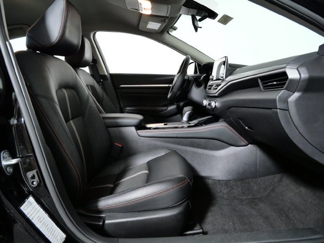Used 2025 Nissan Altima 2.5 SR AWD/4WD image 11