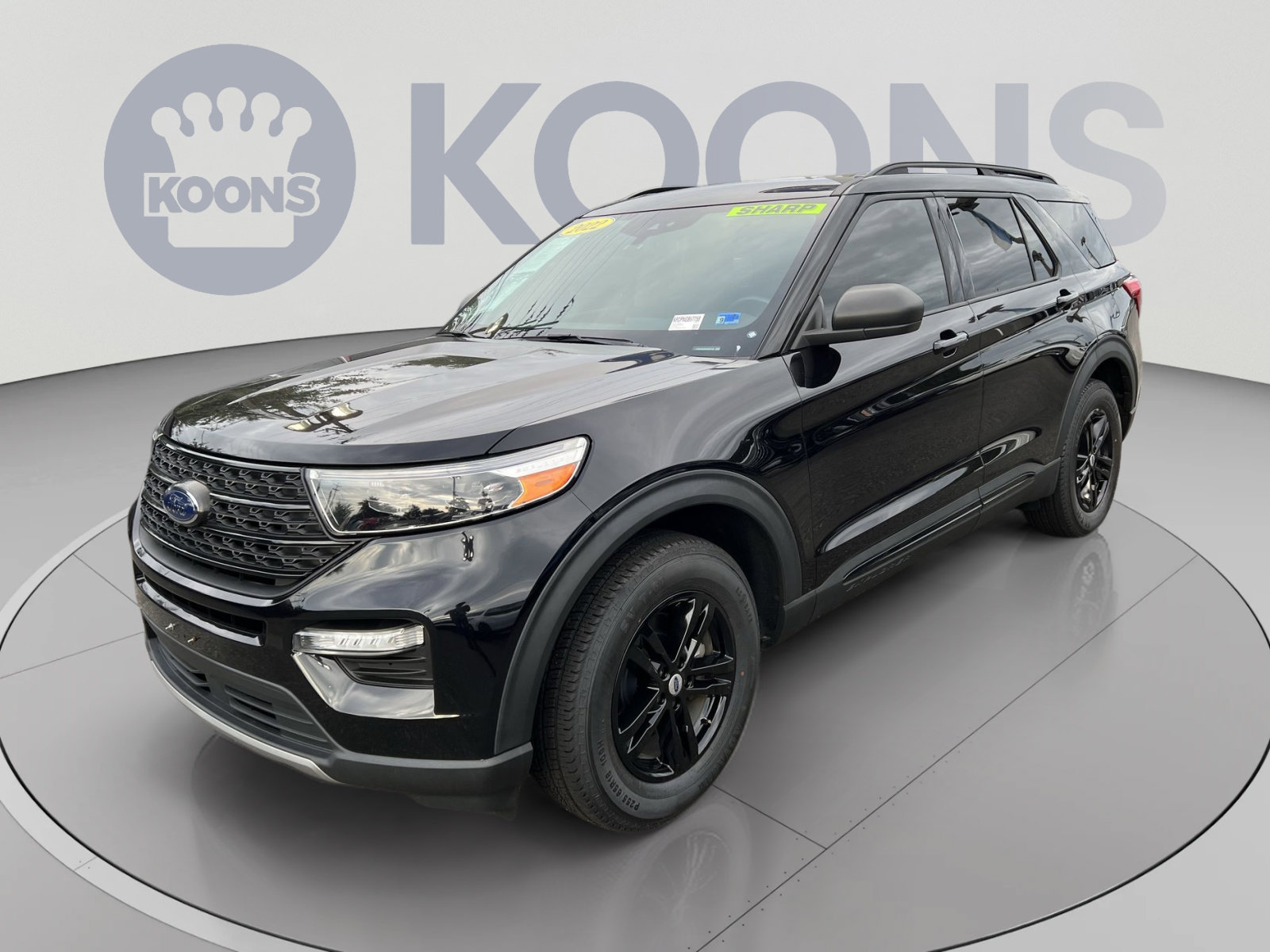 Certified 2022 Ford Explorer XLT w/ Equipment Group 202A AWD/4WD image 1