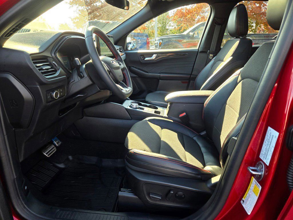 Certified 2023 Ford Escape ST-Line w/ Tech Pack #1 AWD/4WD image 21