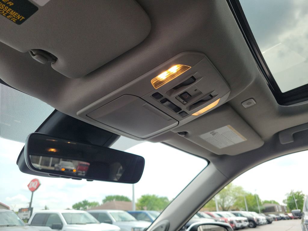 Used 2024 Toyota Highlander Limited AWD/4WD image 30