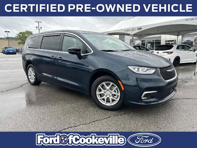 Used 2025 Chrysler Pacifica Select