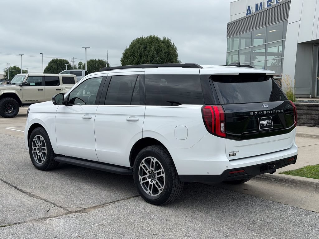 Certified 2025 Ford Expedition Active AWD/4WD image 4
