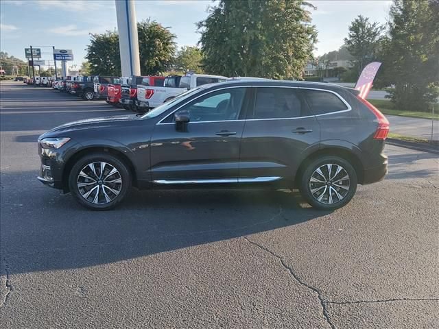 Used 2023 Volvo XC60 B5 Plus FWD image 7