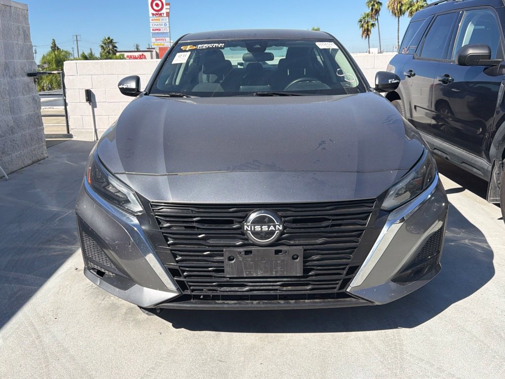 Used 2023 Nissan Altima 2.5 SV FWD image 2