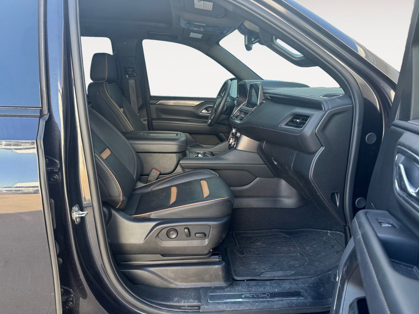 Used 2024 GMC Yukon AT4 w/ Technology Package image 15