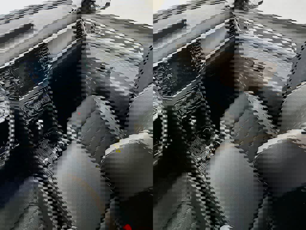 Used 2022 Volkswagen Atlas SEL Premium image 15