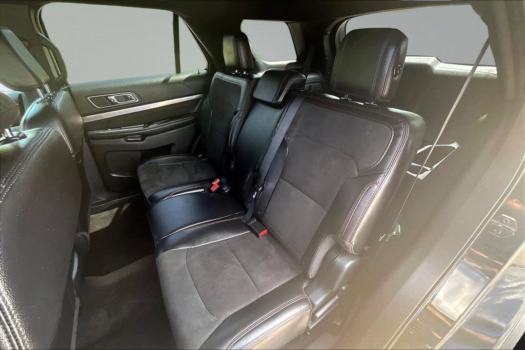 Certified 2018 Ford Explorer XLT w/ Equipment Group 202A FWD image 20