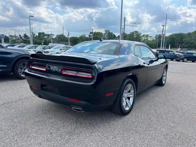 Used 2022 Dodge Challenger SXT w/ Driver Convenience Group RWD image 4