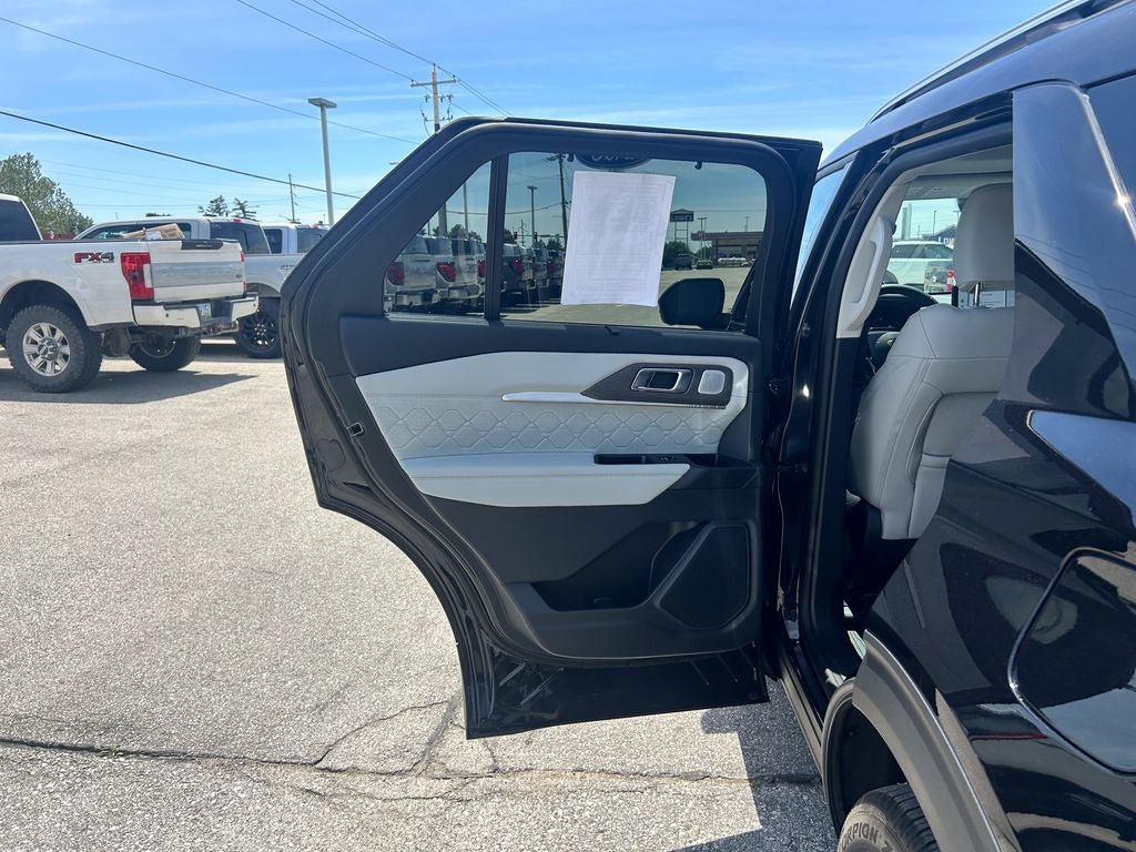 Certified 2025 Ford Explorer Platinum w/ Ultimate Package AWD/4WD image 17