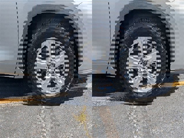 Used 2023 Toyota Highlander L image 8