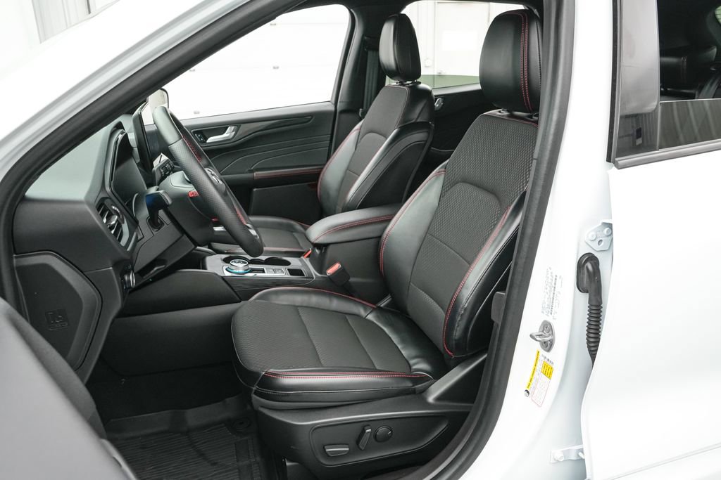 Certified 2023 Ford Escape ST-Line Select w/ Tech Pack #1 AWD/4WD image 13