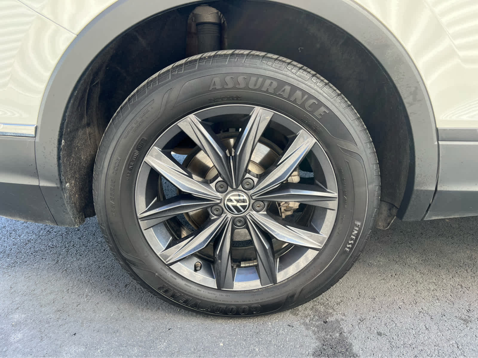 Used 2022 Volkswagen Tiguan SE image 15